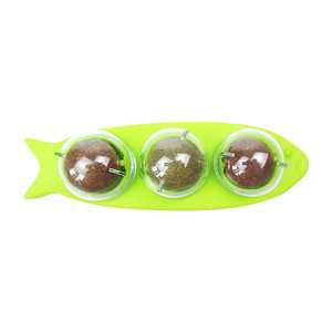 Jouet à mâcher pour chat en forme de poisson avec boule de catnip, friandises rotatives à base de fruits de la grappe argentée pour chats - Product Image 3