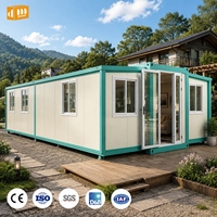 Maison conteneur préfabriquée moderne extensible de 40 pieds, unité 3 chambres avec cuisine, salle de bain et salon pour villa ou ferme.