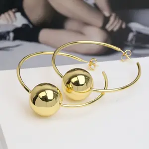 Anting-anting bulat klasik trendi untuk wanita, anting-anting lapis tembaga bentuk geometris, perhiasan cincin telinga bulat besar, anting-anting klasik untuk wanita
