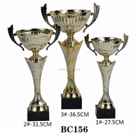 Trophées en métal conçus sur mesure pour les champions sportifs Prix spécial pour les gagnants de football Grands trophées