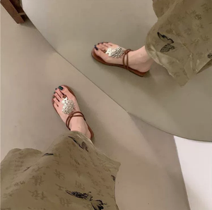 Nuovi Arrivi: Sandali da <span class=keywords><strong>Donna</strong></span> con Anello per Dito e Paillettes, Stile Coreano, Tacco Piatto in PU, Supporto OEM, Leggeri, per Vacanze, Spiaggia e Uso Quotidiano - Product Image 1