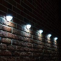 Lámpara Solar de Pared de Plástico con Clasificación IP55, Control Inalámbrico, Batería Incluida, para Uso en Jardín