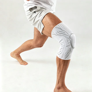 Ginocchiera Protettiva 100% Nylon, Imbottitura Regolabile Morbida Antiscivolo con Chiusura Magnetica per Pallavolo, Calcio e Sport - Product Image 1