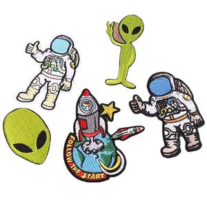 Fourniture de patchs de broderie personnalisés en fer sur ordinateur broderie astronaute et patchs en tissu extraterrestre pour chaussures et vêtements - Product Image 3