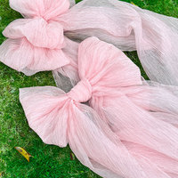 Grand nœud en organza rose de luxe pour la décoration visuelle des vitrines et des événements