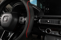 Auto-Zubehör Universelle Lenkradabdeckung mit Nadeln für Opel BMW Benz Hyundai Kia Ford VW Skoda Schwarze Tasche Leder Rot