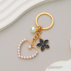 Porte-clés en alliage parfumé avec perle de style mode et pendentif camélia, décoration de sac à main pour fille, cadeau pour petite amie - Product Image 6