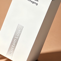 Boîte d'emballage personnalisée pour flacon, finition mate, vernis sélectif UV, boîte en papier pour flacon cosmétique de luxe, coffret cadeau haut de gamme, OEM ODM, expédition rapide