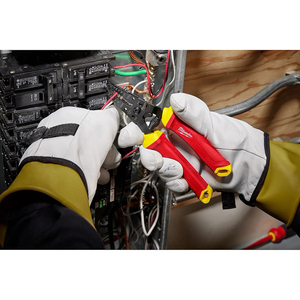 Juego de Herramientas Manuales Aisladas <span class=keywords><strong>Milwaukee</strong></span> 48-22-2215 de 5 Piezas, 1000V, Alicates de Corte, Pelacables, Accesorios de Grado Industrial - Product Image 6