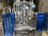 Machine d'emballage automatique VFFS pour poudre de piment rouge, machine de remplissage et de scellage pour sachets et pochettes