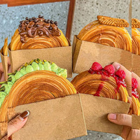 Cajas de cartón planas impresas personalizadas para dulces de hamburguesas, embalaje de papel impermeable para postres de comida de fiesta con forro de esponja