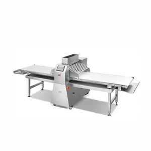 Volledige Automatische Deeg Gebak Lamineren Machine 630 Mm Automatische Pastadeegroller Met Cutter Machine