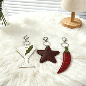 Breloque de sac en PU en forme de verre à vin tendance, support anti-perte pour lunettes, clip mignon pour lunettes de soleil, porte-clés en forme de coupe à cocktail, pendentif pour sac à dos - Product Image 6