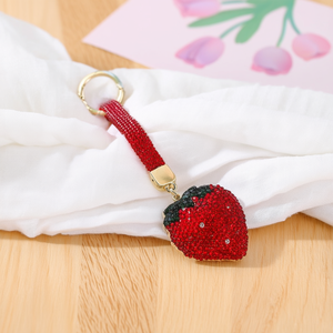 Llavero de cristal Angelina Strawberry con dije de diamantes de imitación rojos para bolso o accesorio de coche - Product Image 5