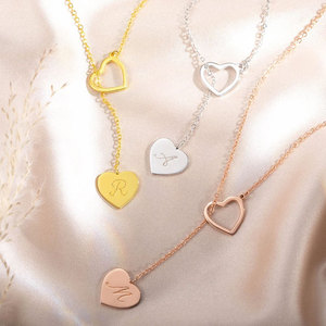 Collier délicat à double cœur en laiton/acier inoxydable avec <span class=keywords><strong>initiale</strong></span> gravée, cadeau pour la fête des mères, anniversaire, pour femmes - Product Image 6