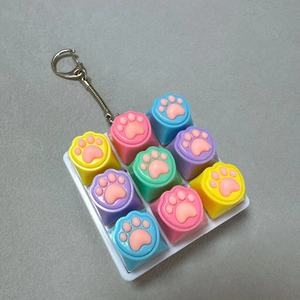 Porte-clés Clavier 9 Touches Anti-Stress Patte de Chat Colorée Mignonne pour Garçons et Filles – Jeu de Clavier à Bout des Doigts Anti-Stress - Product Image 4