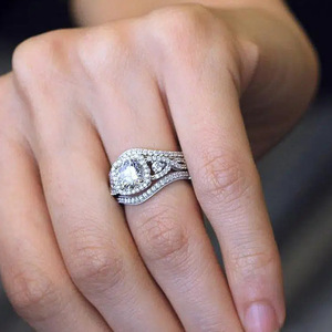Anello Geometrico a Croce per Donne, Stile Elegante Stratificato, Accessorio di Moda per Uso Quotidiano e Feste - Product Image 1