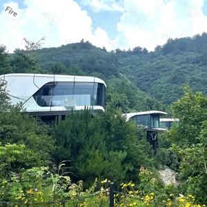 Alojamiento tipo cápsula espacial, resistente y con características de contenedor, tipo ensamblable, para cabina de campo futurista tipo B&B. - Product Image 1