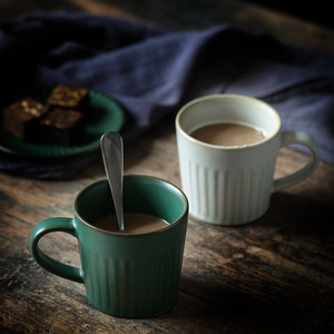 Ensemble de tasses à thé et à café en céramique, forme cylindrique, couleur unie, avec soucoupe, pour le thé de l'après-midi, glaçure vert foncé - Product Image 1