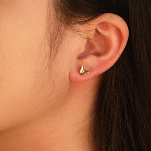 Pendientes de Mariposa Personalizables, Lindos y Elegantes, para Mujer, Venta al por Mayor, Chapados en Oro de 18k, de Acero Inoxidable, para Niñas - Product Image 1