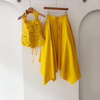 Ensemble décontracté deux pièces pour femme SS2481 – Haut asymétrique à col halter et dos nu froncé + Jupe asymétrique