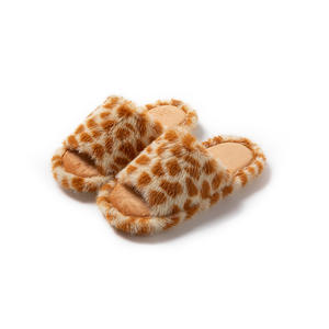 Pantoufles en daim doux haut de gamme, adaptées à une utilisation intérieure et extérieure, confort hivernal, pantoufles en fourrure pour femmes avec fonction antidérapante - Product Image 4