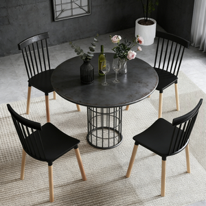 <span class=keywords><strong>Chaise</strong></span> de salle à manger de style <span class=keywords><strong>scandinave</strong></span> avec dossier à lattes verticales et pieds en bois naturel, construction ergonomique et légère - Product Image 2