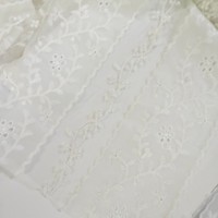 Tissu en voile de dentelle Chantilly brodée florale blanche élégante de haute qualité (polyester/nylon) pour robe de mariée femme