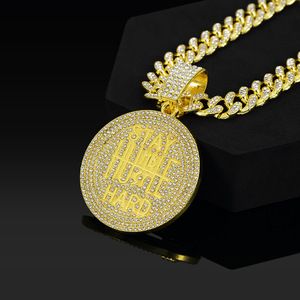 Collar con Colgante de Disco/Medallón Motivacional 3D 'STAY HUSTLE HARD' de Hip Hop, Cadena Cubana Totalmente Adornada con Circonitas, Chapado en Oro de 18K - Product Image 5