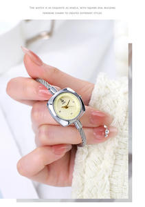 Montre à quartz pour femme, bracelet tressé de style cygne délicat, spéciale Noël - Product Image 2