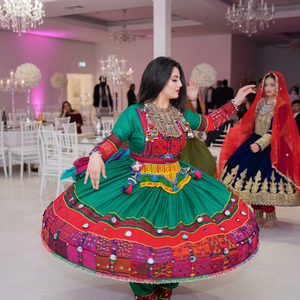 Salwar Kameez en cuir véritable de qualité supérieure, tissu personnalisé, pour femmes tribales Balochi, manches longues richement brodées - Product Image 1