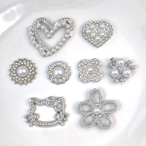 เข็มกลัดคริสตัลรูปหัวใจมุก DIY อุปกรณ์ตกแต่งเครื่องประดับ สำหรับผม กระเป๋า เคสมือถือ ฤดูใบไม้ผลิ 2024 ผลิตจากเมืองอี้หวู่ - Product Image 1