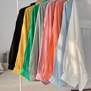 เสื้อเชิ้ตแขนยาวคอปกพับได้ลำลอง A000 เสื้อเชิ้ตฤดูร้อนสุดอินเทรนด์ ผ้าไหมเนื้อนุ่ม เย็นสบาย พร้อมกระเป๋าปะติด - Product Image 4