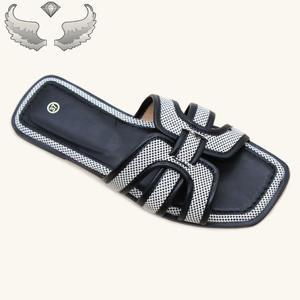 Vendita Diretta di Ciabatte da Donna alla Moda con Suola Piatta, Antiscivolo e Resistenti all'Usura, Provenienti dal Portogallo - Product Image 4