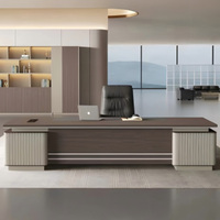 Bureau de direction en L de luxe en bois pour PDG, avec table moderne et ensemble chaise personnalisable