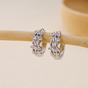 Nouveauté 2025 Vente en gros usine Bijoux d'oreille tendance de haute qualité, créoles imposantes et stylées, plaqué or 14K sur cuivre - Product Image 4