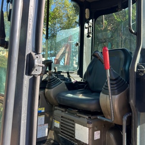 รถขุดขนาดเล็ก Kobelco SK55 มือสองจากญี่ปุ่นแท้ น้ำหนัก 5.5 ตัน 5 ตัน รุ่น Sk55SR รถขุดตีนตะขาบมือสองพร้อมห้องโดยสารสำหรับขาย - Product Image 3