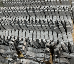 تصنيع دقيق بالتحكم الرقمي بالحاسوب |   معالجة سطحية بالبروشينج لقطع معدنية خماسية المحاور من سبائك الألومنيوم والفولاذ المقاوم للصدأ - Product Image 1