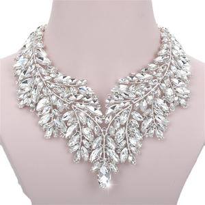 مجموعة مصنوعة من قلادة و آذان من كريستال أبيض أنيق - أحجار الزينة من السبيد لأولاد النكاح في المناسبات الرسمية - Product Image 5