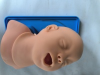 Simulateur de formation à l'intubation endotrachéale et au traitement des voies respiratoires néonatales pour étudiants en médecine et cliniciens pédiatriques CE/ISO