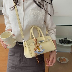 Nouveauté : Sac bandoulière classique en PU pour femme avec logo personnalisé, sac à main rétro exquis - Product Image 2