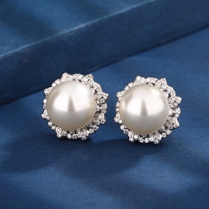 Factory Wholesale Eco-friendly Copper Round 16-12mm White Shell Pearl Fashion Bridal Jewelry <b>Set</b> for Women - Product Image 4