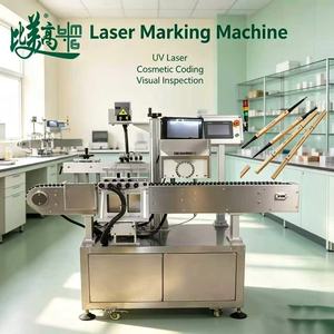 Machine de marquage laser UV à alimentation automatique et positionnement pour crayons à sourcils cosmétiques, marquage permanent clair et processus de tri hors ligne - Product Image 1