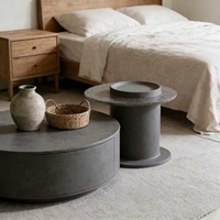 Ensemble de tables basses chic et luxueuses, style crème, noir et blanc, rond, champignon, petit espace, minimaliste, moderne, élégant, salon, usage domestique