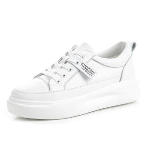 Otoño nuevos zapatos blancos de aumento de altura para <span class=keywords><strong>mujer</strong></span>, zapatos de suela gruesa de fondo plano, peso ligero y estilo informal suave - Product Image 1