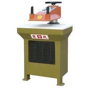 Machine de découpe et de mesure du cuir à bras oscillant hydraulique TW-512A/B/C avec moteur à pompe à engrenages 1,5 CV/<span class=keywords><strong>10T</strong></span> Force Certifiée EN-CE - Product Image 1