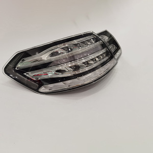 Luces traseras LED Mercedes-Benz Clase E W212, nueva actualización para reequipamiento en gris y rojo - Product Image 1