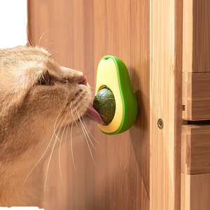 Jouets à mâcher pour chats en plastique écologiques hautement interactifs, ensemble de balles à catnip en forme d'avocat durables pour chats, design rotatif, nettoyage des dents - Product Image 1