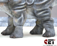 Costume de Triceratops Adulte Personnalisable, Fin et Léger, Prix Usine, pour Dinothèques et Centres Commerciaux Intérieurs - Costumes de Dinosaures Animatroniques