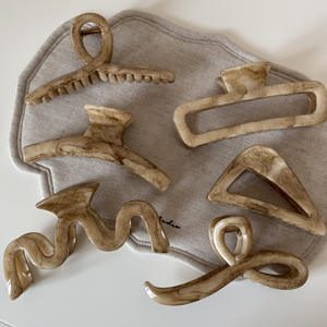 Pince à cheveux en plastique de grande taille, motif marbré teinté couleur abricot, style nordique - Product Image 2